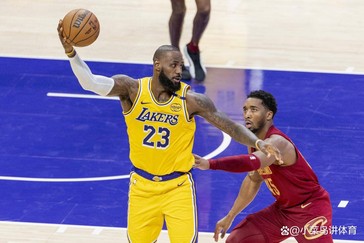 米乐-从詹姆斯怒砍25分到赛后克里夫兰骑士备战英超，费耶诺德战术微调的简单介绍